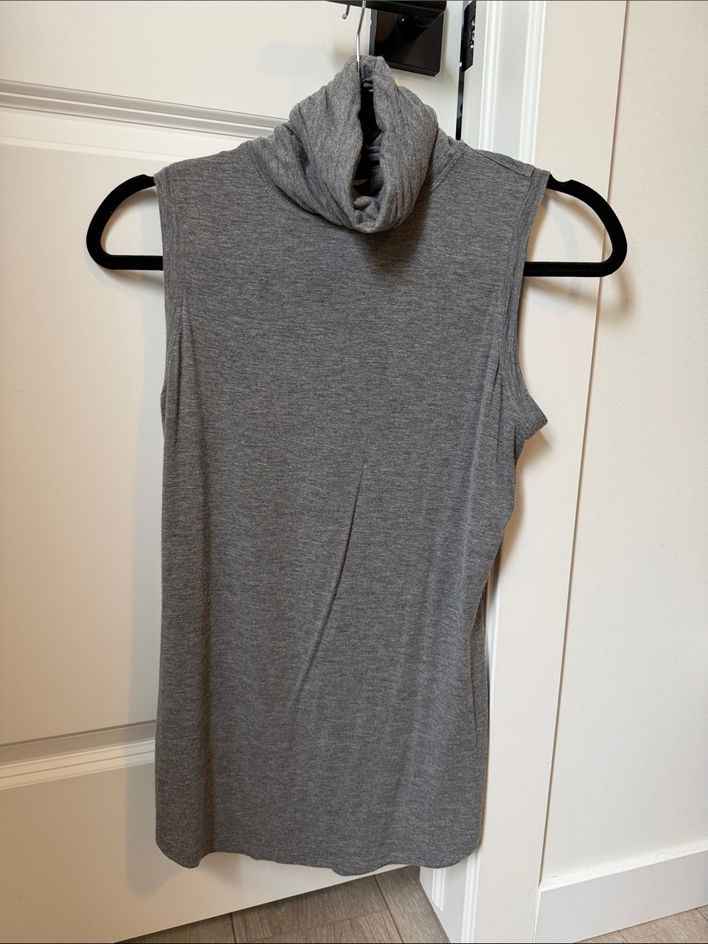 Kit and Ace Sleeveless Turtleneck in Heather Gray